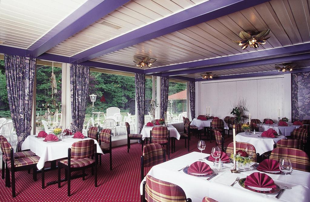 Hotel Hubertushof Lichtenau  Екстериор снимка